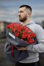 Букет з 51 піоновидного червоного тюльпану - Зображення 5