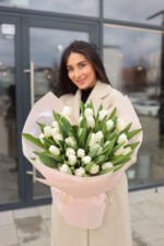 Букет із 35 білих тюльпанів - Зображення 3