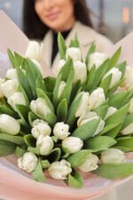 Букет із 35 білих тюльпанів - Зображення 2