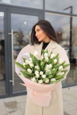 Букет із 35 білих тюльпанів