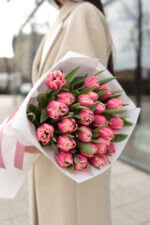 Букет із 25 піоновидних тюльпанів сорту Колумбус - Зображення 4