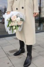 Ніжний мікс із ранункулюсом, діантусом та тюльпанами - Зображення 3