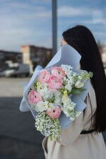 Букет з ранункулюсами, тюльпанами та матіолою - Image 2