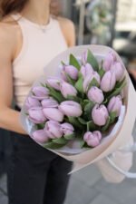 Букет з 25 бузкових тюльпанів - Зображення 2