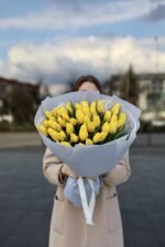Букет з 51 жовтого тюльпану - Зображення 3