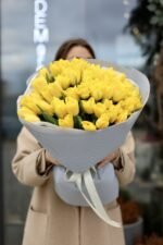 Букет з 51 жовтого піоновидного тюльпана - Зображення 4