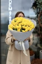 Букет з 51 жовтого піоновидного тюльпана - Зображення 3