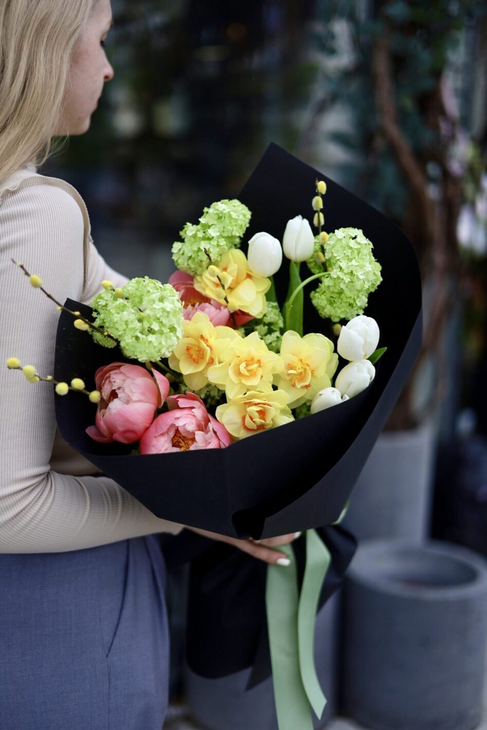 IMG_2952 Яскравий весняний мікс з півоніями та нарцисами - Зображення 1
