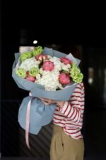 Букет з кораловими піонами та гортензією - Зображення 2