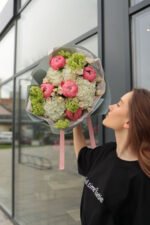 Букет з кораловими піонами та гортензією - Зображення 5