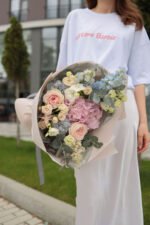 Весняний мікс з гортензією та трояндами - Зображення 4