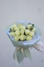 Monobouquet of 15 Athena roses with eucalyptus