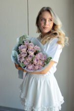 Монобукет із 15 троянд меморі лейн з евкаліптом - Зображення 2