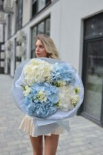 Букет з гортензією та фрезіями - Зображення 5