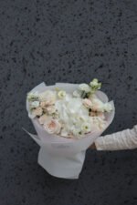 Ніжний мікс з гортензією та піоновидними трояндами Вайт Охара - Зображення 2