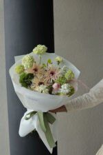 Міксованй букет з герберами, вібурнумом та фрезією - Зображення 4