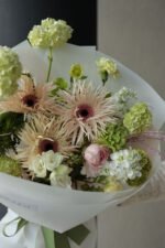 Міксованй букет з герберами, вібурнумом та фрезією - Зображення 3