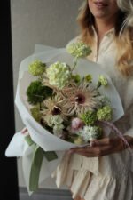 Міксованй букет з герберами, вібурнумом та фрезією - Зображення 2