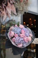 Букет з фіолетовими гортензіями та піонами Сара Бернард - Зображення 2