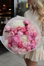 Букет з гортензіями, піонами Сара Бернанрд та піоновидною трояндою сільва пінк - Зображення 2