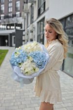 Букет з гортензією та фрезіями - Зображення 4