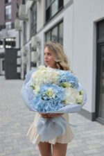 Букет з гортензією та фрезіями - Зображення 3