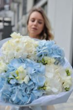 Букет з гортензією та фрезіями - Зображення 2