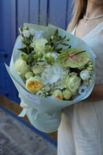 Букет біло-лимонний з антуріумом