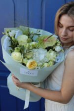 Букет біло-лимонний з антуріумом - Зображення 2