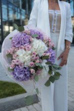 Великий букет з гортензіями, кущовими трояндами та евкалітпом - Зображення 2