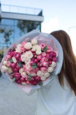 Букет з піоновидних кущових троянд - Зображення 2