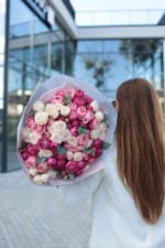 Букет з піоновидних кущових троянд - Зображення 4