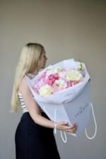 Букет з рожевими гортензіями та трояндами Мондіаль - Зображення 3