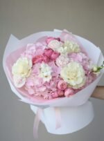 Букет з рожевими гортензіями та трояндами Мондіаль