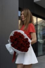 Монобукет із 25 червоних троянд сорту Експлорер - Image 2