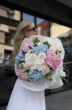 Міксований букет із гортензій, діантуса та хелеборуса - Зображення 3