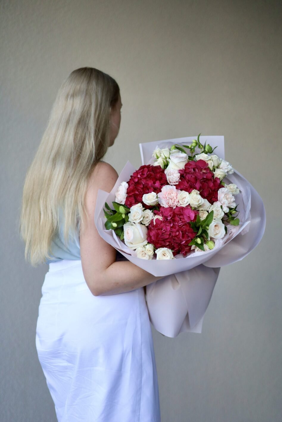 2024-07-25 18.11.11 Яскравий мікс з бордовою гортензією та трояндами - Зображення 1