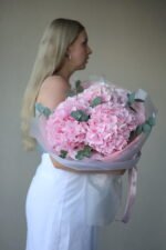 Монобукет з рожевої гортензії з евкаліптом - Image 6