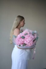 Монобукет з рожевої гортензії з евкаліптом - Image 4