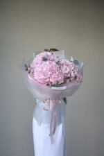 Монобукет з рожевої гортензії з евкаліптом - Image 3