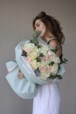 Букет з троянд сорту Мондіаль та діантуса - Image 4