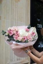 Ніжний мікс з білою гортензією та трояндами - Зображення 2