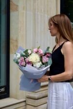 Біло-фіолетовий мікс з трояндами Меморі - Зображення 2