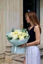 Букет з одноголовими та кущовими піоновидними трояндами Піоні Баблз та Мондіаль - Зображення 2