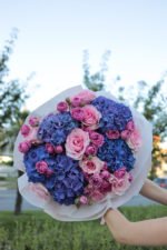 Яскравий мікс із гортензій та піоновидніх троянд Кріста - Зображення 5