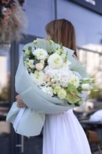 Mix of hydrangeas, dahlias and roses in green colors