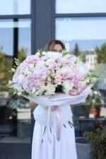 Мікс гортензій та піоновидних троянд - Зображення 2