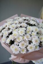 Монобукет із пудрових хризантем - Зображення 3