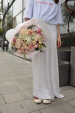 Ніжний біло-рожевий букет з гортензією - Зображення 2