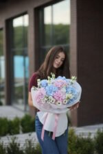 Букет з голубою та рожевою гортензіями та еустомою - Image 3